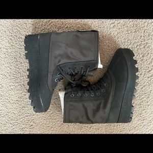 Yezzy 950 M Size 7.5 Color Pirate Black